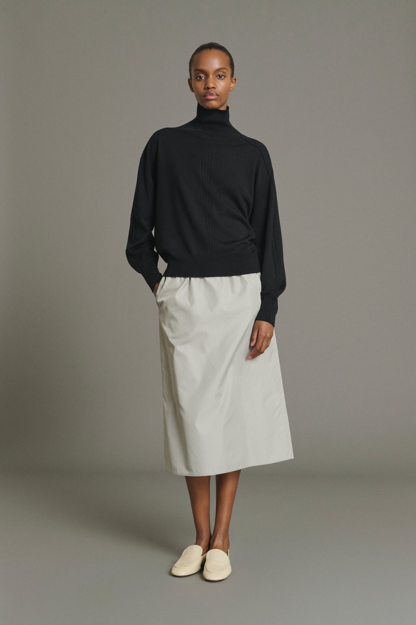 Maglione Nord - Lana Merino Nera Colletto a Collo Alto Oversize - Soeur