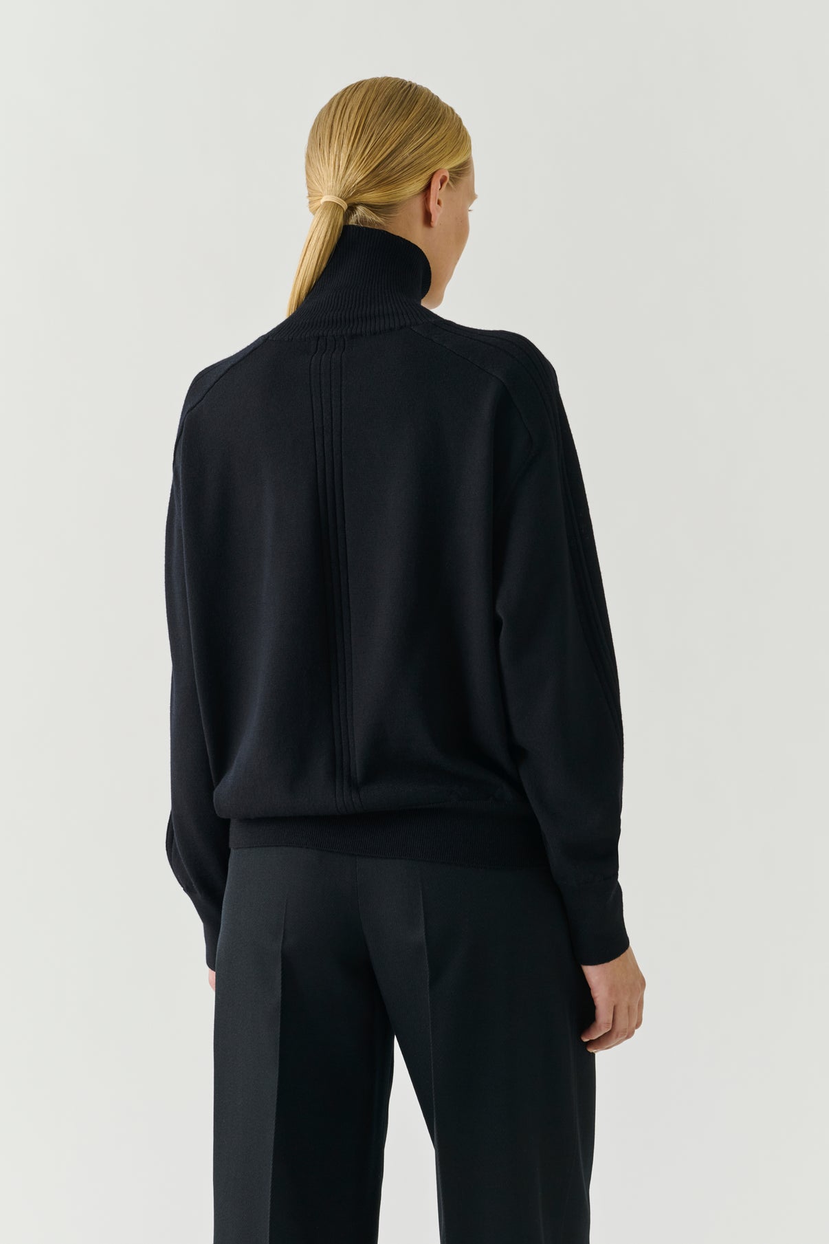 Maglione Nord - Lana Merino Nera Colletto a Collo Alto Oversize - Soeur vue 3